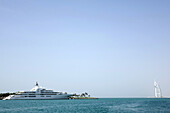 Mega Yacht von Sheik Mohammed Rashid al Maktoum, Burj Al Arab, Dubai, Vereinigte Arabische Emirate, VAE