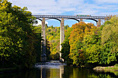 Narrowboat crossing the River Dee in autumn on the Pontcysyllte Aqueduct, built by Thomas Telford and William Jessop, UNESCO World Heritage Site, Froncysyllte, near Llangollen, Denbighshire, Wales, United Kingdom, Europe