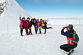 Touristen auf dem Jungfraujoch, Jungfraujoch, UNESCO Welterbestätte Schweizer Alpen Jungfrau-Aletsch, Kanton Bern, Berner Oberland, Schweiz