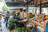 Wochenmarkt Farmers Market at Kollwitzplatz, Prenzlauer Berg, Berlin, Germany, Europe