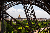 Blick vom Eiffelturm auf das Marsfeld und den Invalidendom, Champ de Mars, Paris, Frankreich