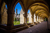 the cloister and its garden, royaumont abbey, asnieres sur oise, (95) val d'oise, ile de france