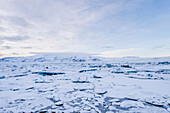Jökulsarlon, Eisberge bei Sonnenuntergang, Eis, Gletschersee, Vatnajökull Gletscher, Winter, Island