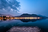 Ufer bei Salo im Abendlicht, Gardasee, Alpen, Lombardei, Italien