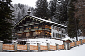Within the Kandahar House in St. Anton visitors will find the ski museum and a restaurant