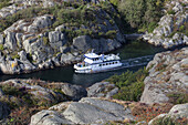 Fähre vor Rönnang auf der Insel Tjörn, Bohuslän, Västra Götalands Län, Südschweden, Schweden, Nordeuropa, Europa