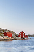 Red swedish cottage by the sea, Skärhamn, Island Tjörn, Bohuslän, Västergötland, Götaland, South Sweden, Sweden, Scandinavia, Northern Europe, Europe