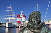 Viermastbark Viking und Hochhaus Skanskaskrapan  im Hafen Lilla Bommen, Göteborg, Bohuslän, Västra Götalands län, Südschweden, Schweden, Skandinavien, Nordeuropa, Europa