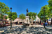 Place St. Louis with Ludwig IX. statue, Gard, Languedoc-Roussillon, France