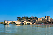 Brücke St. Benezet über die Rhone und Papstpalast, Avignon, Provence-Alpes-Côte d'Azur, Frankreich