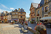 Gang durch die Altstadt von Malestroit, Fluß Oust und Canal de Nantes à Brest, Dept. Morbihan, Bretagne, Frankreich, Europa