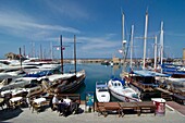 Ausflugsboote und Yachten im Hafen in Girne,  Kyrénia, Nord-Zypern
