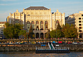 Vigado Konzerthalle an Uferpromenade in Pest , Budapest , Donau , Ungarn , Europa