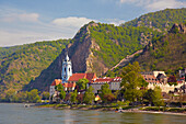 Blick auf Dürnstein mit Stiftskirche , Wachau , Donau , Bundesland Niederösterreich , Österreich , Europa