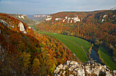 Blick vom Eichfelsen über Tal der Donau auf Burg Werenwag , Schwäbische Alb , Baden-Württemberg, Deutschland , Europa
