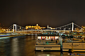 Budapest , Blick auf Elisabethbrücke und Burgpalast in Buda , Abend , Donau , Ungarn , Europa