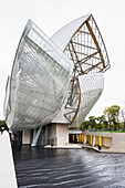 Louis Vuitton Foundation, private museum of modern art, architect Frank Gehry, the Bois de Bologne, Paris, Ile de France, France