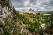 Blick von Marienbrücke zu Schloss Neuschwanstein im Herbst, Füssen, Schwangau, Allgäu, Bayern, Deutschland