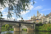 Perigueux Cathedral and Pont des Barris, Cathedrale Saint-Front de Perigueux, Perigueux, Dordogne Department, Aquitaine, France.