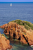 Europe, France, Var, Corniche de l´Esterel, Saint-Raphaël. The red rocks of Cape Dramont.