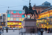 Bahnhofsvorplatz, Reiterdenkmal, König Ernst August, Ernst-August-Denkmal, abends, Denkmal, Beleuchtung, Zentrum, Hannover, Niedersachsen, Deutschland