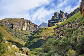 Gebirgstal des Mashai River, Sleeping Beauty Cave, Garden Castle, Mzimkhulu Wilderness Area, Drakensberge, uKhahlamba-Drakensberg Park, UNESCO Welterbe Maloti-Drakensberg-Park, KwaZulu-Natal, Südafrika