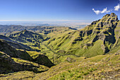 eMhlwazini-Tal und Sterkhorn, vom Grays Pass, Monks Cowl, Mdedelelo Wilderness Area, Drakensberge, uKhahlamba-Drakensberg Park, UNESCO Welterbe Maloti-Drakensberg-Park, KwaZulu-Natal, Südafrika