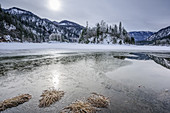 Ice-covered lake Weitsee, lake Weitsee, Ruhpoldinger Seenplatte, Chiemgau Alps, Chiemgau, Upper Bavaria, Bavaria, Germany