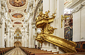 Kircheninnenraum mit goldener Kanzel, Dom St. Stephan, Passau, Donauradweg, Niederbayern, Bayern, Deutschland