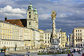 Hauptplatz mit Alter Dom und Dreifaltigkeitssäule, Linz, Donauradweg, Oberösterreich, Österreich