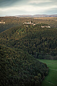 Blick zur Burg Hohenurach vom Rutschenfelsen, Bad Urach, Landkreis Reutlingen, Schwäbische Alb, Baden-Württemberg, Deutschland