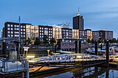 Hamburgs neue Elbphilharmonie in der Abenddämmerung, moderne Architektur in Hamburg, Hamburg, Nordeutschland, Deutschland