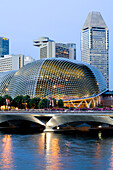 Singapore, Esplanade bridge and the plaza at dusk seen from the deck Anderson