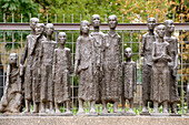 Germany, Berlin, district of Scheunenviertel Street Grosse Hamburger Strasse, sculpture by Will Lammert represents a group of women exhausted, in 1942 the Nazis turns on the deportation center in the first Jewish retirement home