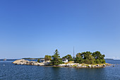 Kleine Insel vor der Insel Möja im Stockholmer Schärengarten, Stockholms skärgård, Uppland, Stockholms län, Südschweden, Schweden, Skandinavien, Nordeuropa, Europa