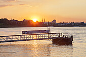 Sonnenuntergang am Rhein bei Bonn, Mittelrheintal, Nordrhein-Westfalen, Deutschland