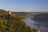 Blick ins Obere Mittelrheintal mit Burg Pfalzgrafenstein im Rhein und Burg Gutenfels oberhalb, bei Kaub, Rheinland-Pfalz, Deutschland, Europa