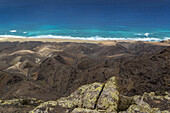 Aussicht von Barranco de Los Canarios auf die Westküste des Atlantiks bei Cofete. Barranco de Los Canarios, Cofete, Fuerteventura, Kanarische Inseln, Spanien