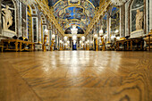 France, Yvelines, Chateau de Versailles, listed as World Heritage by UNESCO, Galerie des Glaces (Hall of Mirrors), length 73m and width 10,50m, with 17 windows and 357 mirrors, architect Jules Hardouin Mansart (1678-1684), le parquet