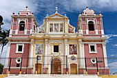 Nicaragua, Leon, Iglesia El Calvario (Calvary Church) built in 1810 is a mix of Spanish colonial architecture coloniale of the 18th century and French influence