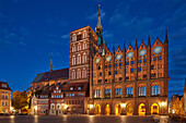 Rathaus und Nikolaikirche in Stralsund, Mecklenburg Vorpomern, Deutschland