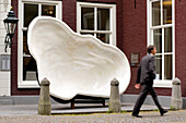 Niederlande, Süd-Holland, Den Haag, Platz von Pulchri Studio, genannt die Arbeit von Marisja Smit Oyster