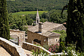 Frankreich, Gard, La Roque sur Cèze, etikettiert Die Schönsten Dörfer Frankreichs (Die schönsten Dörfer von Frankreich), Blick auf das Dorf