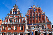 Lettland (Baltikum), Riga, Kulturhauptstadt Europas 2014, das historische Zentrum als Weltkulturerbe der UNESCO, R?tslaukums Platz, Bruderschaft der Schwarzköpfe Gebäude aus 1344 und 1999 wieder aufgebaut