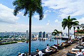 Infinity pool on the roof of the Marina Bay Sands Hotel with spectacular views over the Singapore skyline, Singapore, Southeast Asia, Asia