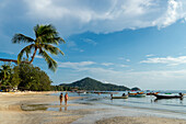 Two women on Sairee Beach, on the island of Koh Tao in Thailand, Southeast Asia, Asia