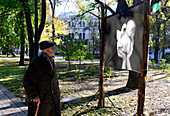 Old man and babypicture in Taras-Schewtschenko-park at University, Kiew, Ukraine