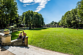 Menschen im Volkspark Schöneberg-Wilmersdorf, Berlin, Deutschland