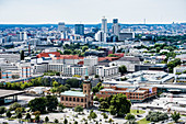 Blick auf Berlin vom Potsdamer Platz mit St Matthäus Kirche im Vordergrund, Berlin, Deutschland