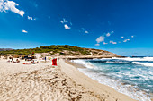 Strand von Cala Torta mit bekanntem Fischrestaurant, Arta, Mallorca, Balearen, Spanien